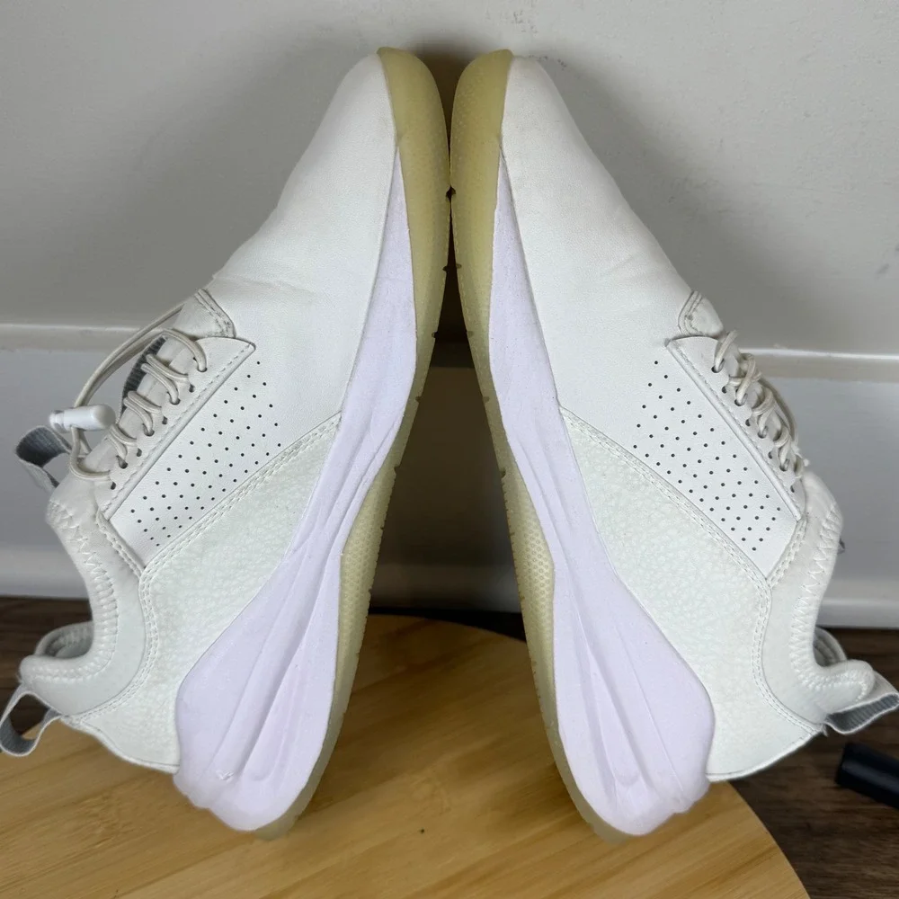 Clove Nursing Shoes Women 8.5 White Good Fluid Resistant Medical Sneakers CL0028